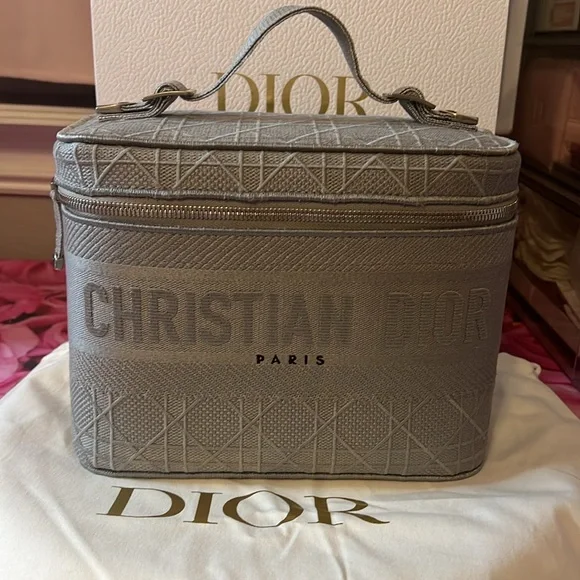 🩶🩶Dior Canvas Vanity with Lots of Pockets and Space-Brand New🩶🩶🩶 - Picture 1 of 16